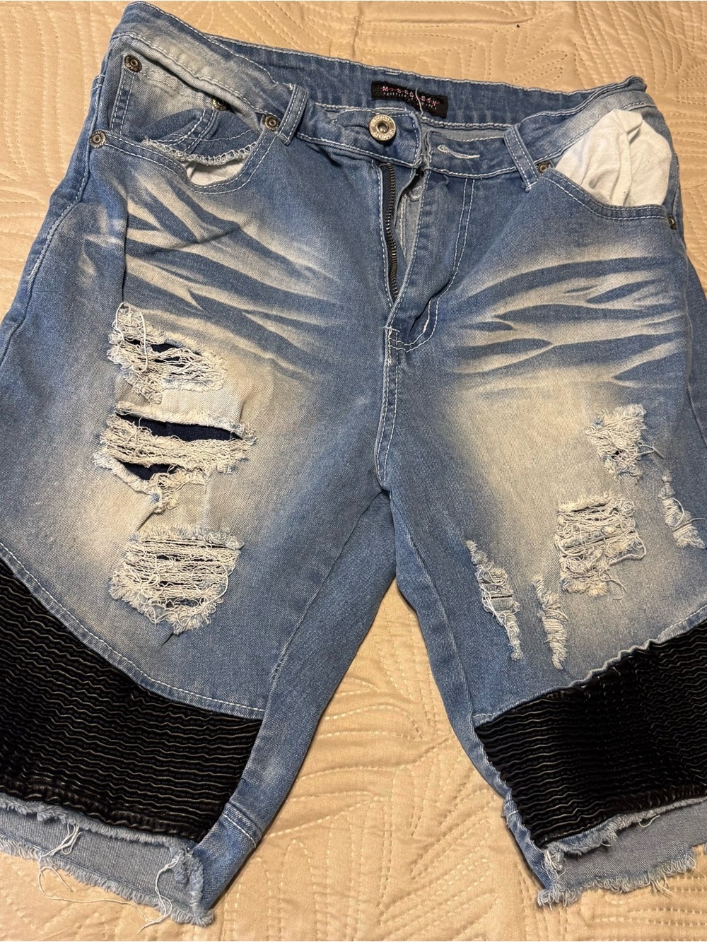 M Society Men's Distressed Denim Shorts in Medium Blue with black bottoms. Sz 32